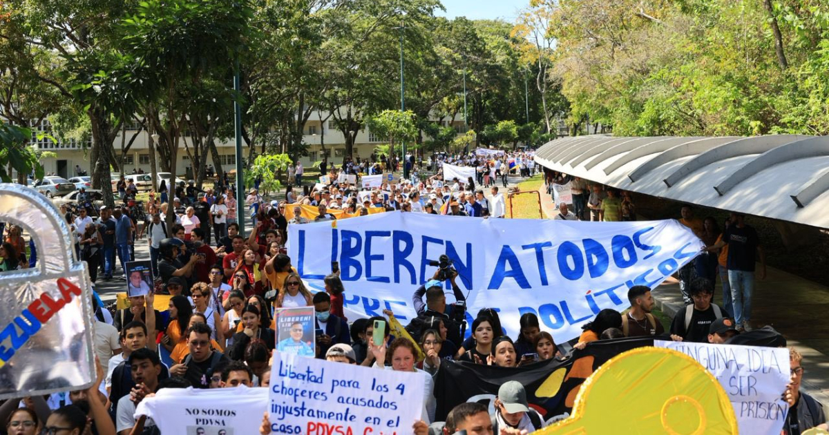 Thousands march in Caracas to demand the freedom of all political prisoners: "Thirty days ago this was unthinkable."
