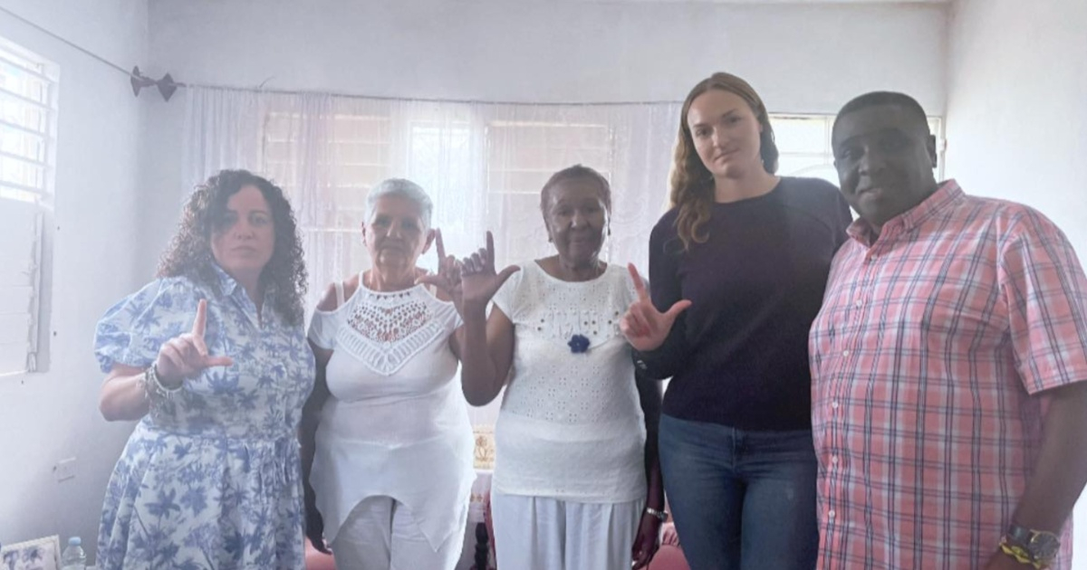 Diplomats from the U.S. Embassy Meet with Relatives of Sayli and Félix Navarro