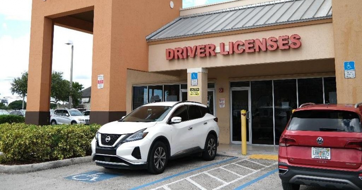 Miami-Dade grants a grace period to take the driving test in Spanish: "Who does it benefit?"
