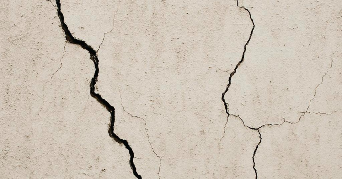 Earthquake Causes Cracks in Homes and Health Clinic in Imías