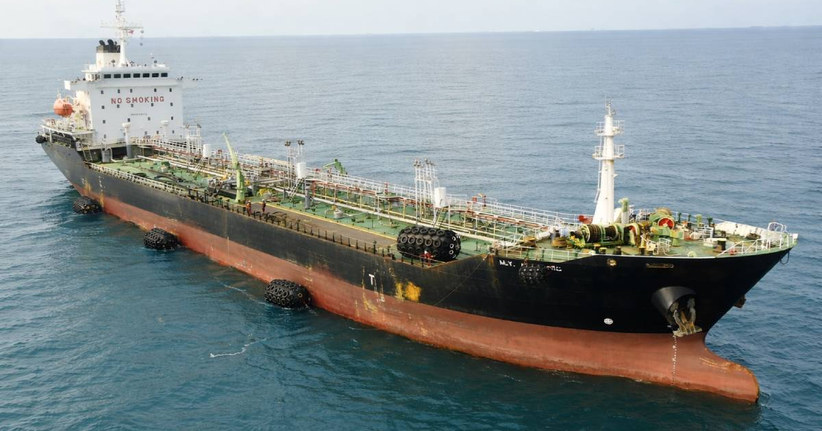 Oil movement in Cuba: Tanker leaves Moa and heads for Matanzas