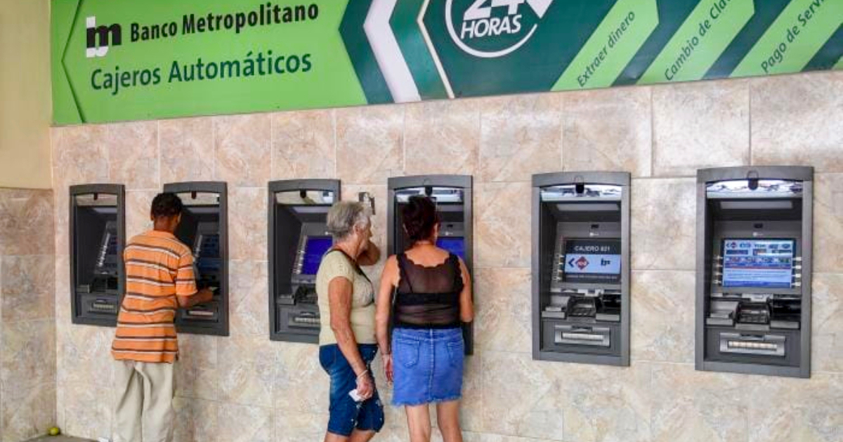 Cajeros automáticos en un banco de Cuba (imagen de referencia) © Facebook/Ministerio de Turismo de Cuba
