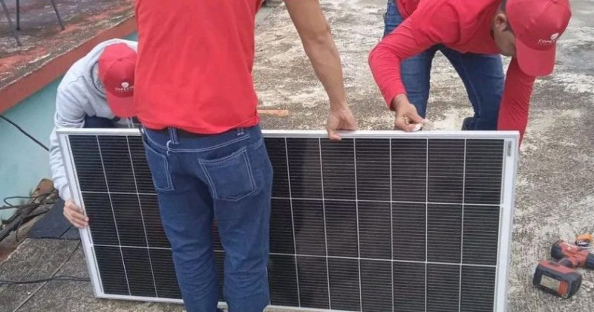 The regime installs photovoltaic modules for over 200 Heroes of Labor in Cuba