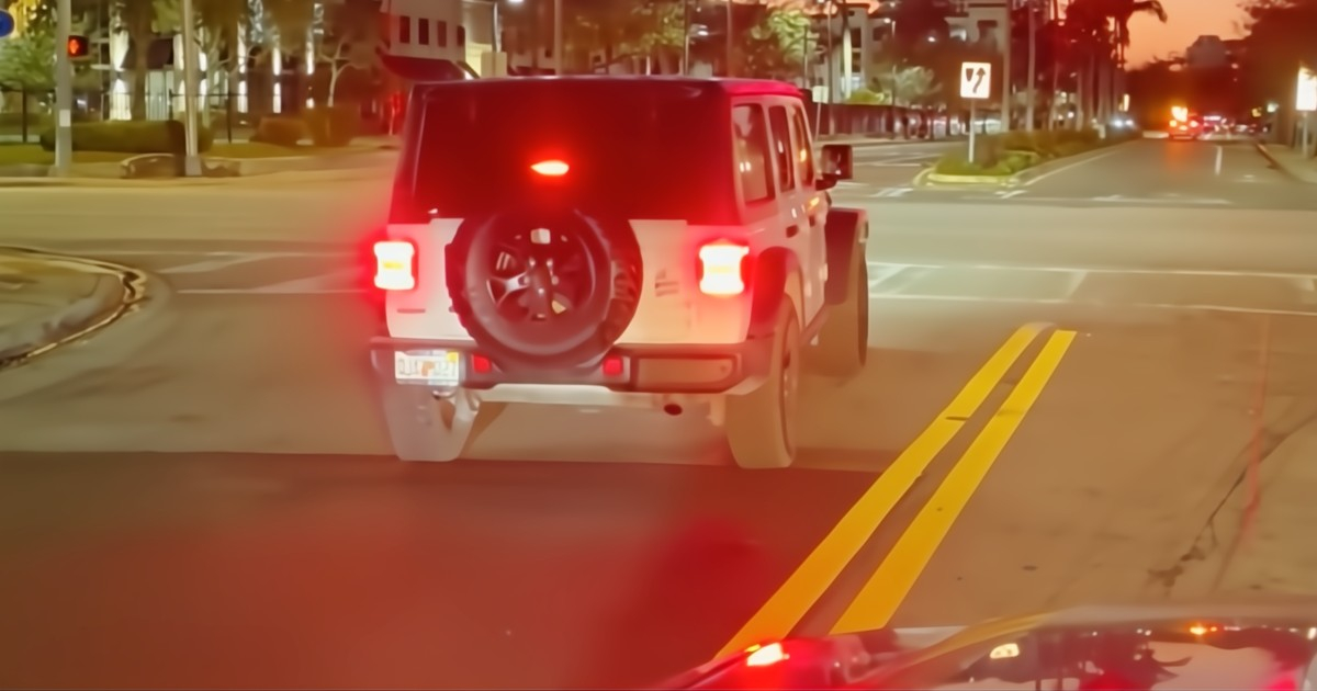 Driver's Maneuver in Miami Leaves Onlookers Speechless