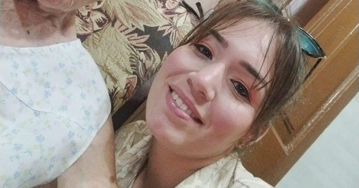 Amelia Calzadilla is asking for help for her grandmother in Cuba