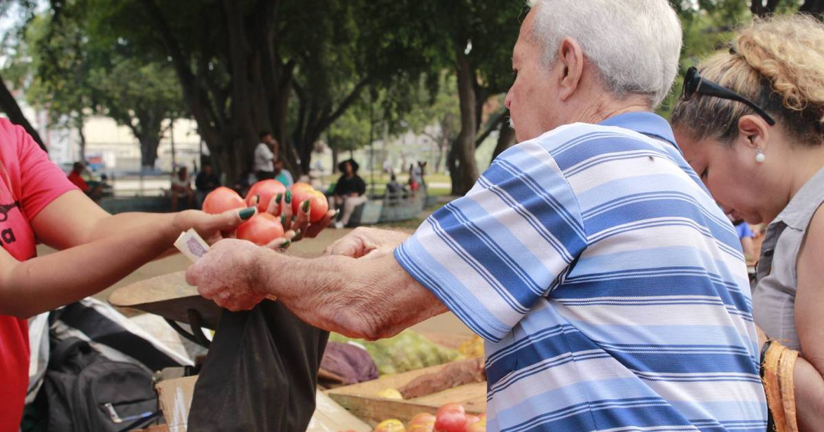Between the dollar at 500 and gasoline prices through the roof: Cubans dismantle price controls on the Island