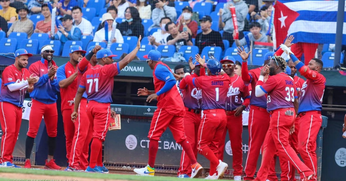 The U.S. denies visas to eight members of the Cuban delegation for the World Baseball Classic