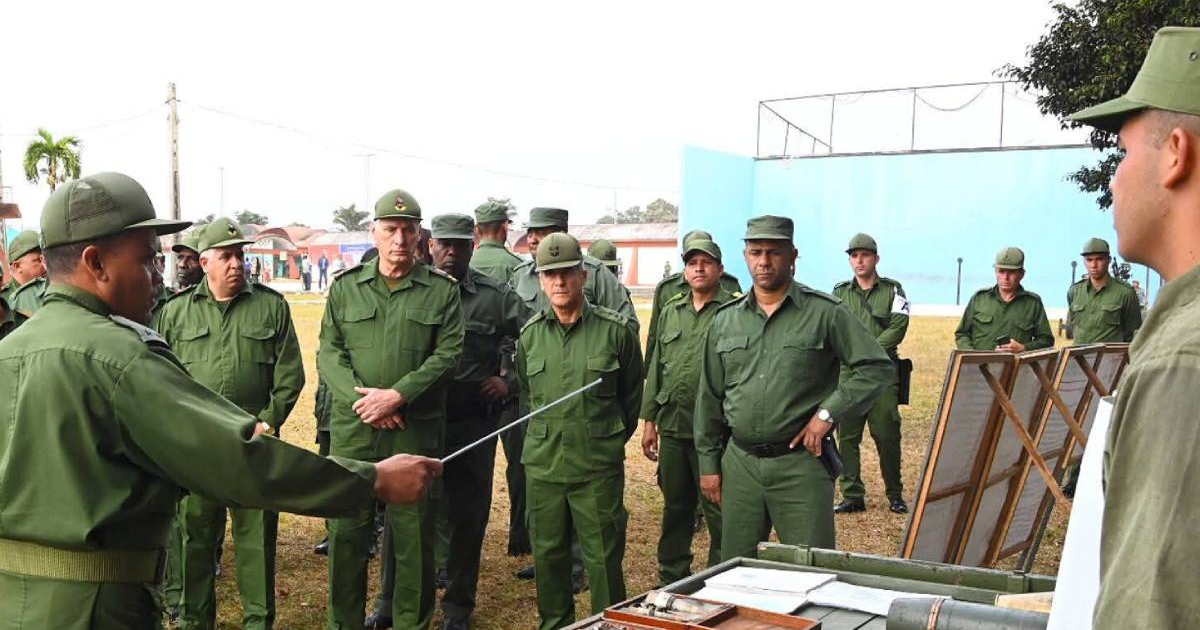 Díaz-Canel Observes Military Drills at Key Entry Point to Havana