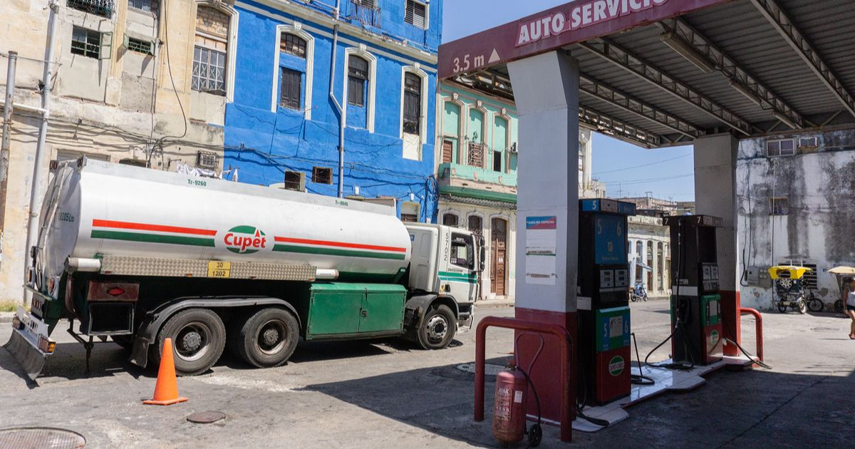 Cuban SMEs are now importing fuel on their own: here's how it works and what it costs