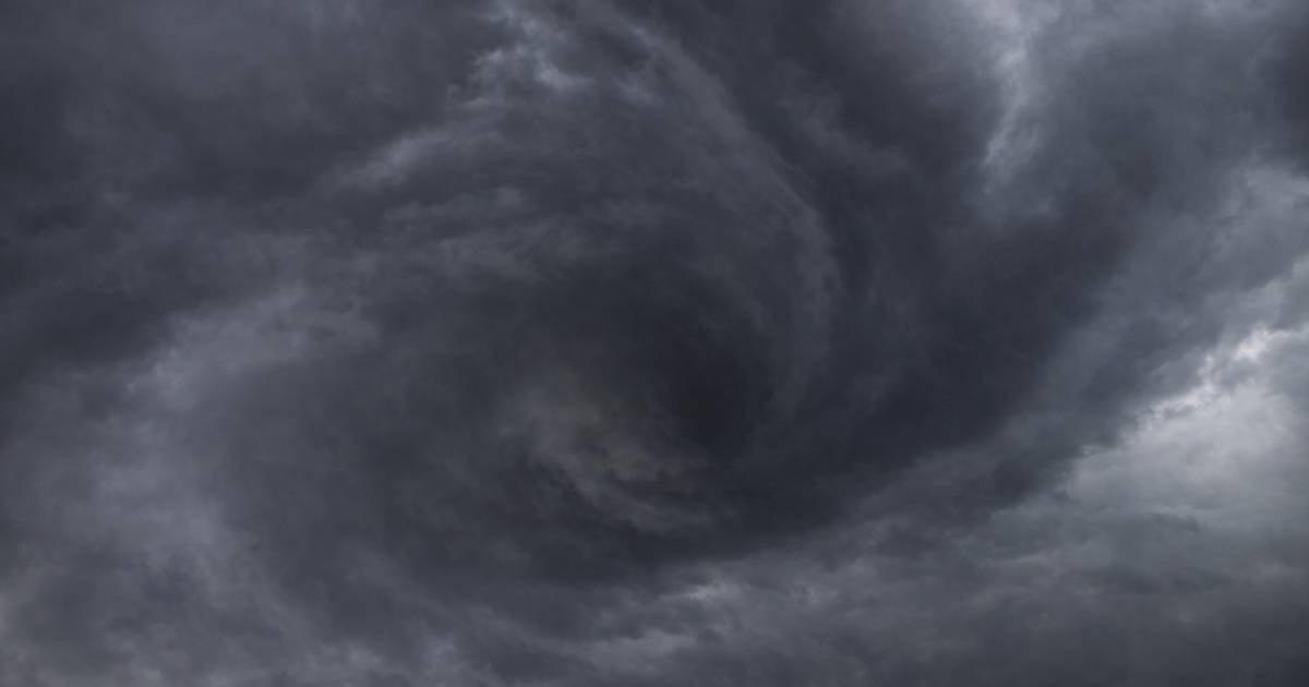 Cubans Capture Stunning Funnel Cloud Formation During Severe Storm in Matanzas