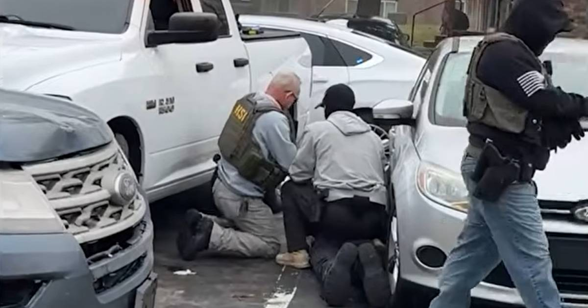 "They had already beaten him and sprayed him with gas": Arrest of Cuban by ICE sparks tension and viral video in Michigan