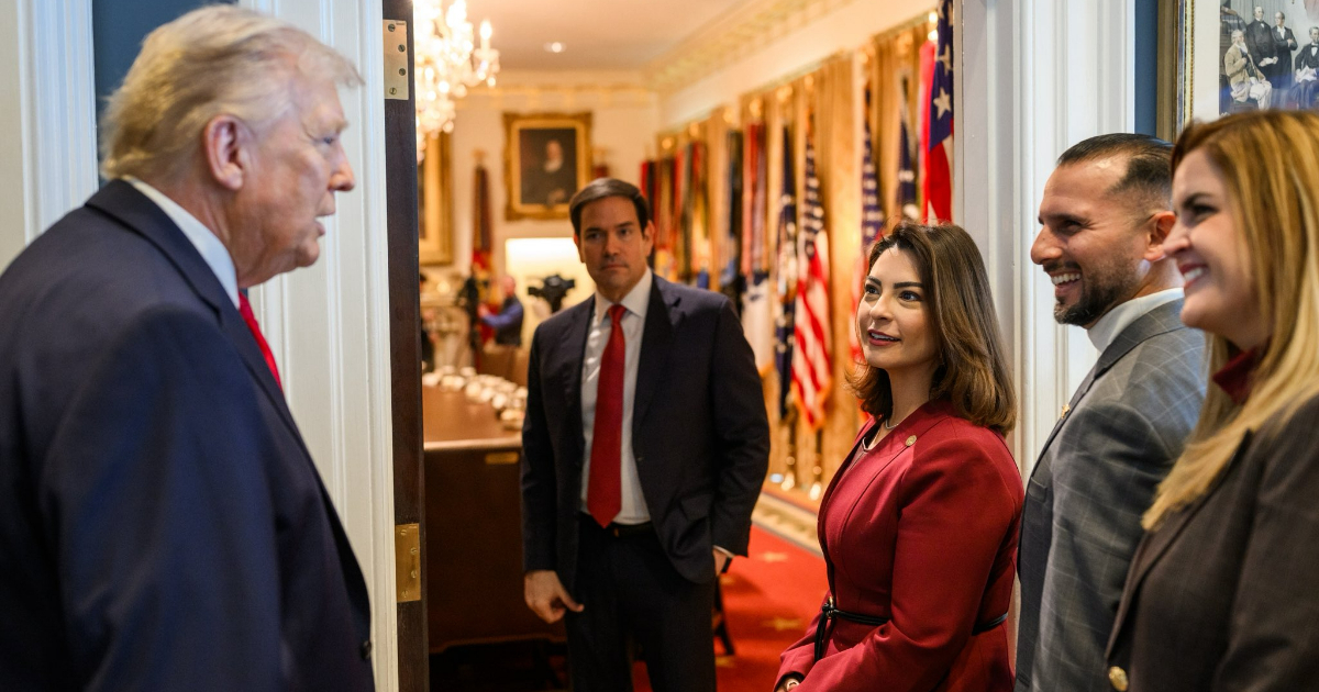 "Trump's Unexpected Call to Venezuelan Opposition Leader María Corina Machado from Miami"