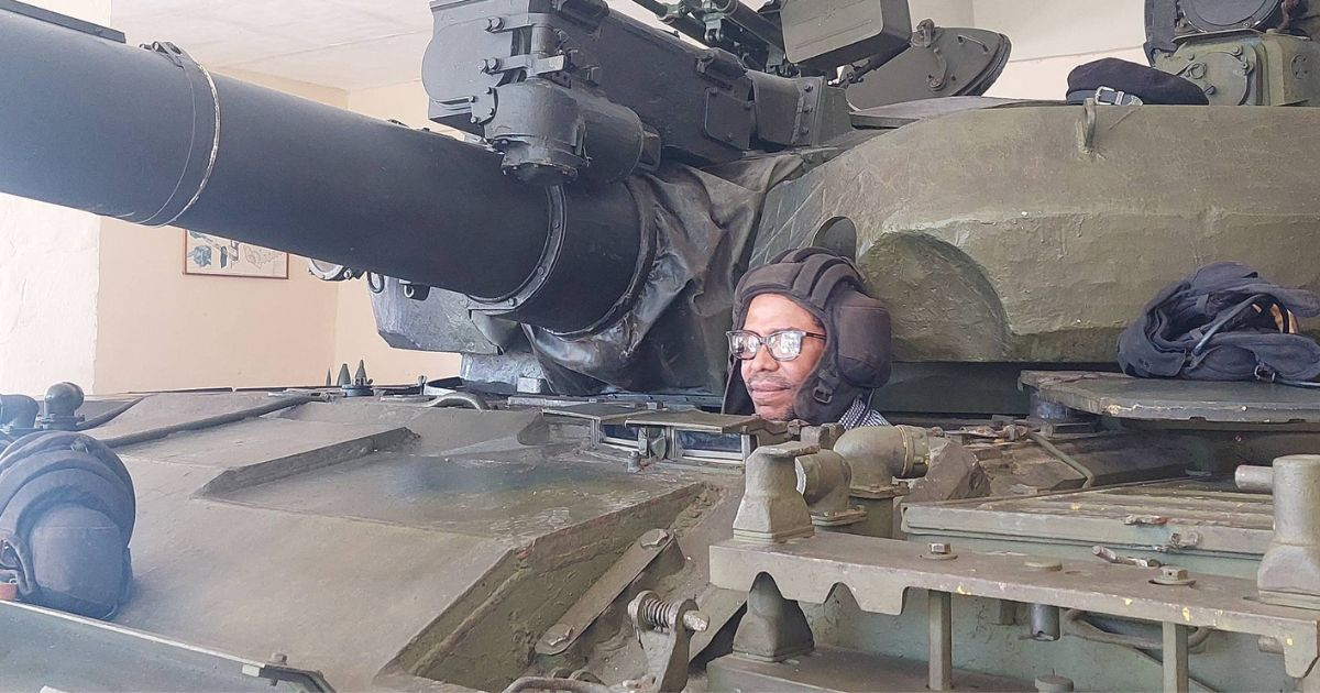 Raúl Torres Climbs a Tank Sparking Cuban Social Media Frenzy