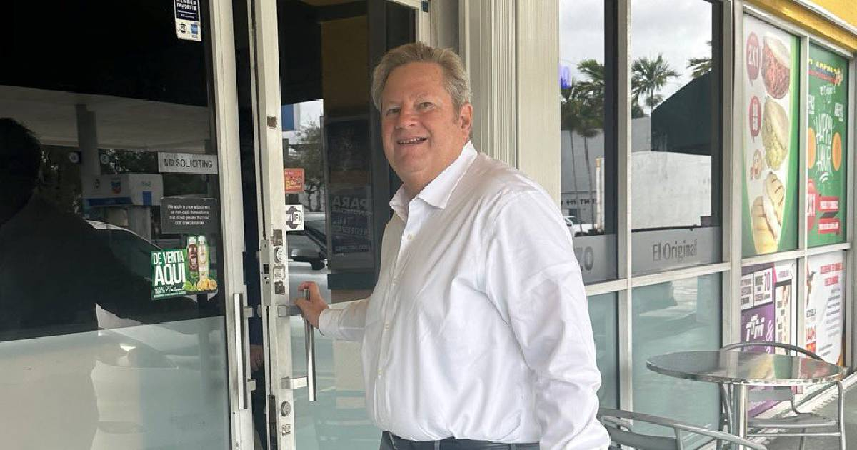 Mike Hammer visits Venezuelan restaurant in Doral where Trump was