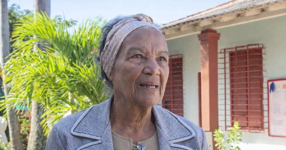 Cuban Teacher, 89, Longs for Era of "Dedication to Work and Revolution"