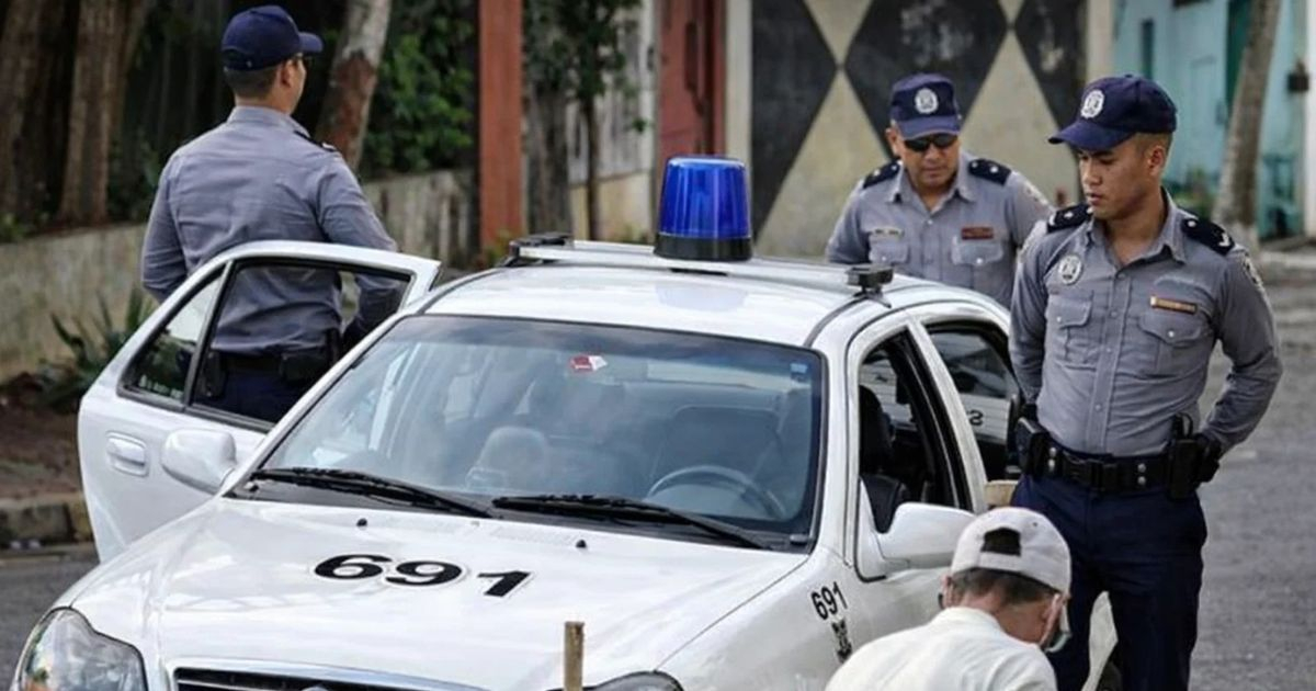 Cuban Rapper Urges Regime's Police to Join the People: "You've Been Deceived Too"