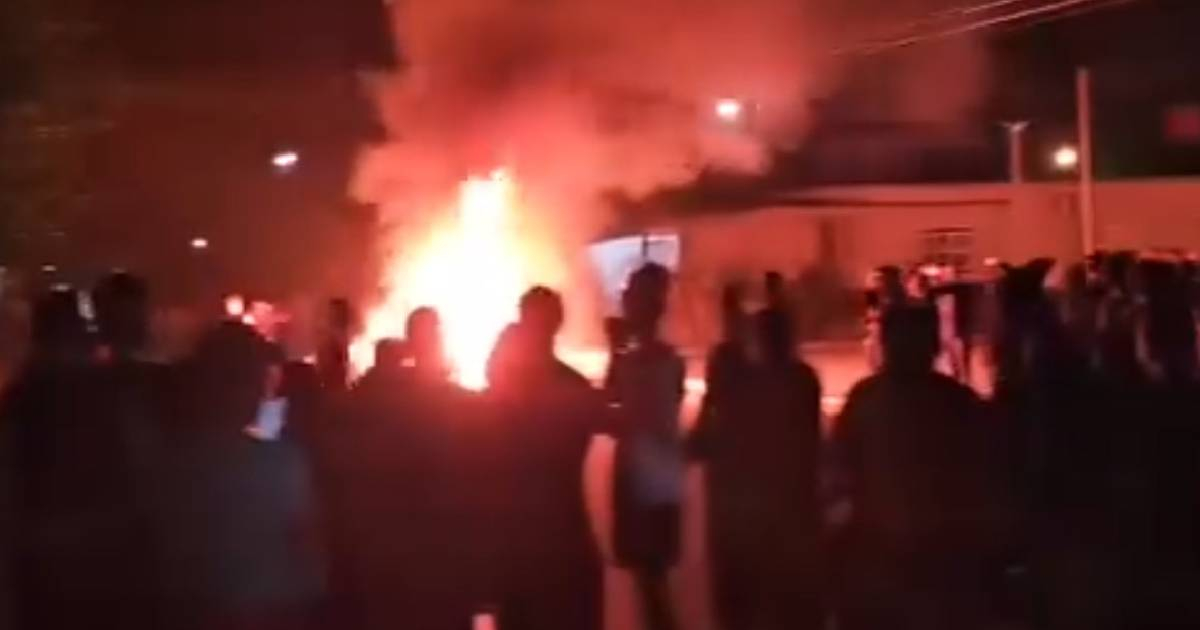 Young Man Shot and Communist Party Office Set Ablaze During Protests in Morón, Ciego de Ávila