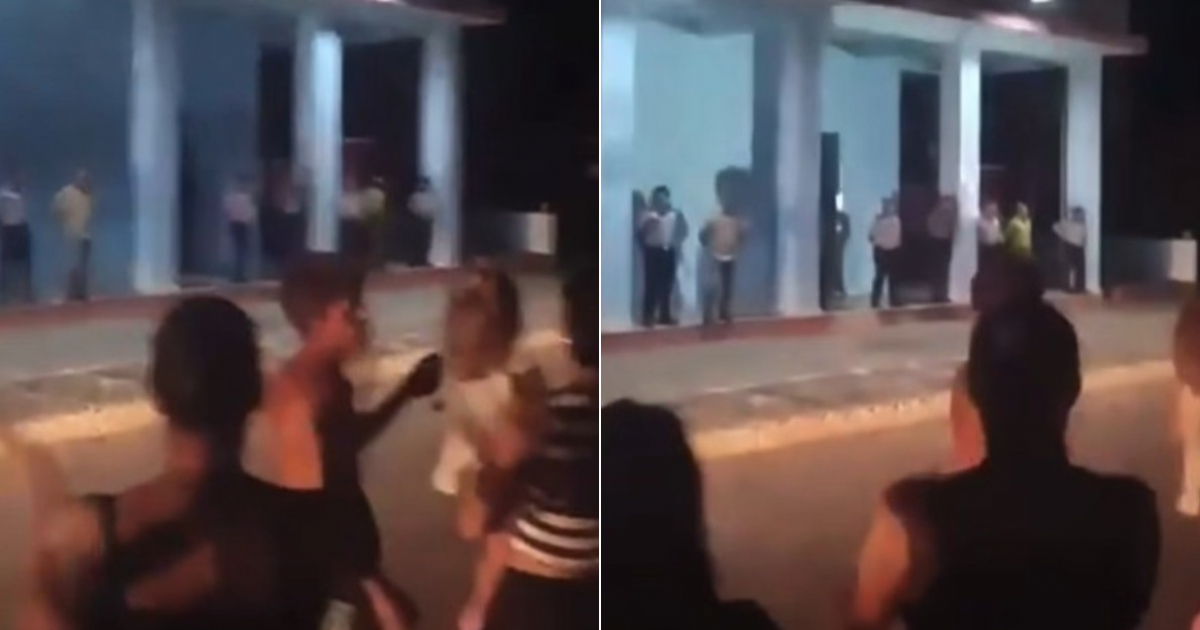 Residents of Morón Demand Freedom in Front of Police Station