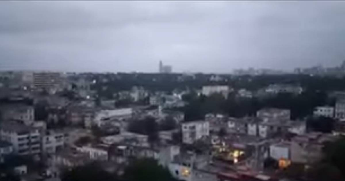 Residents of El Vedado Bang Pots in Protest After Extended Power Outages in Havana