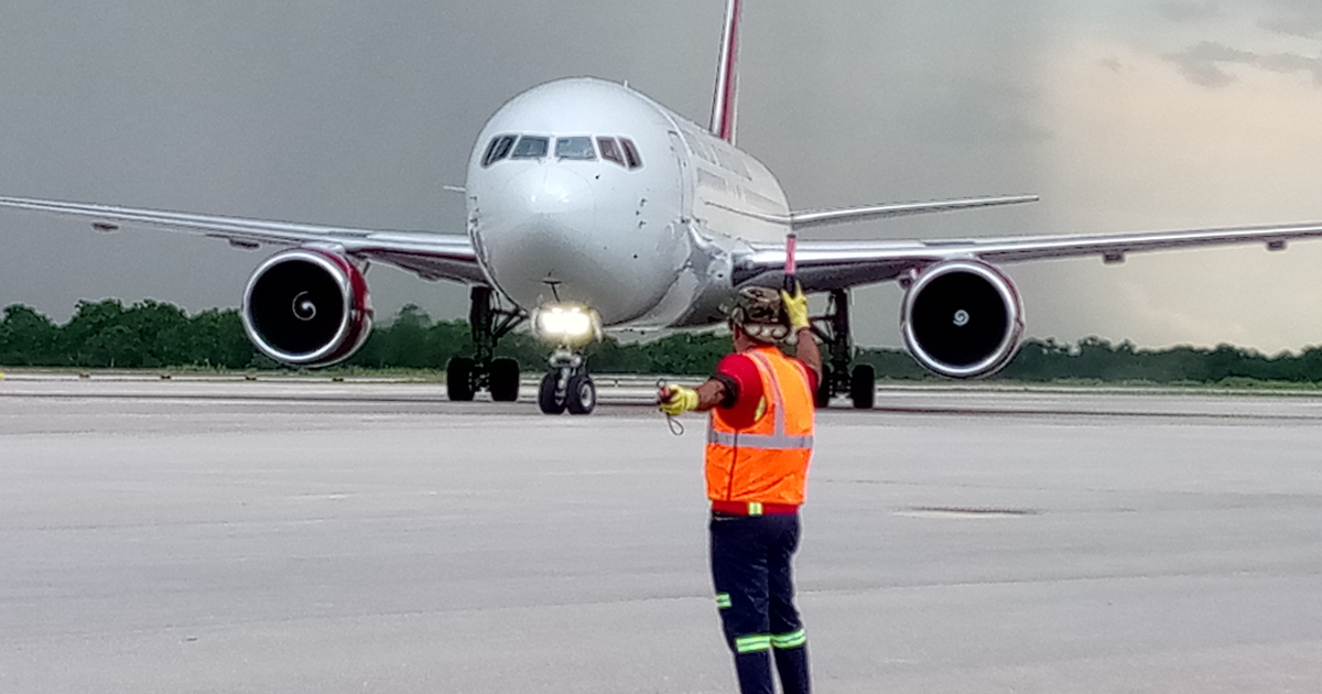 U.S. Returns 117 Cuban Migrants on Flight to Havana