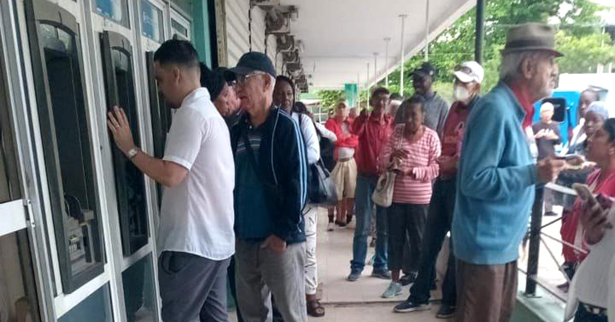 Cuban Pensioners Face Daunting Struggle to Receive Benefits