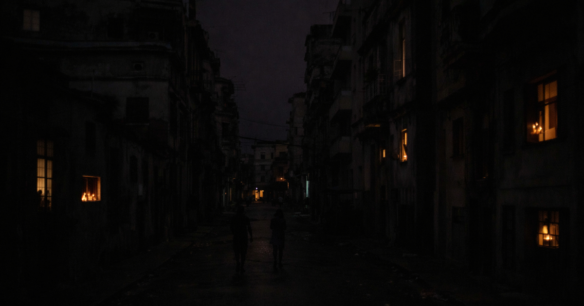 Cubans Stage Pot-Banging Protest in El Vedado Amid Nationwide Blackout