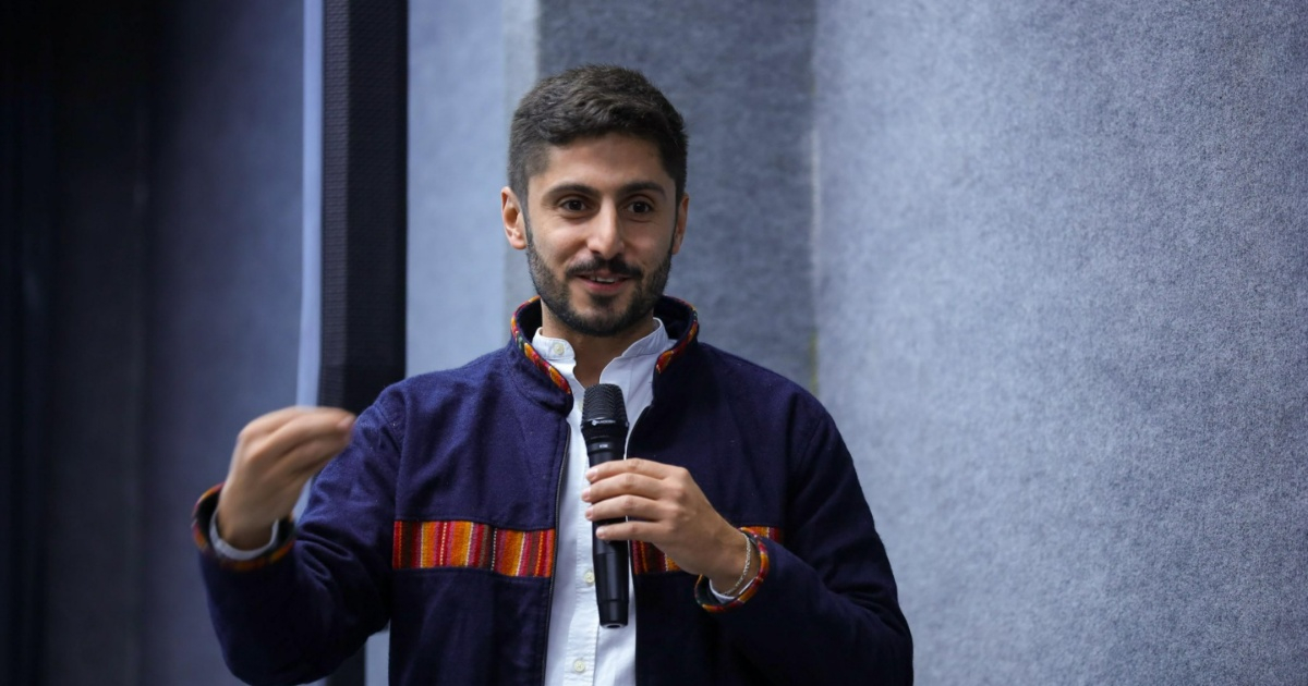 They demand the resignation of a director from the International Youth Organization following a trip to Cuba as part of the flotilla