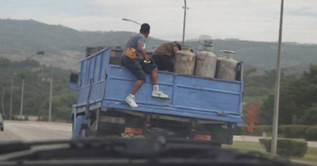 Cuban Crisis: Was He Hitchhiking or Attempting a High-Speed Gas Cylinder Heist?