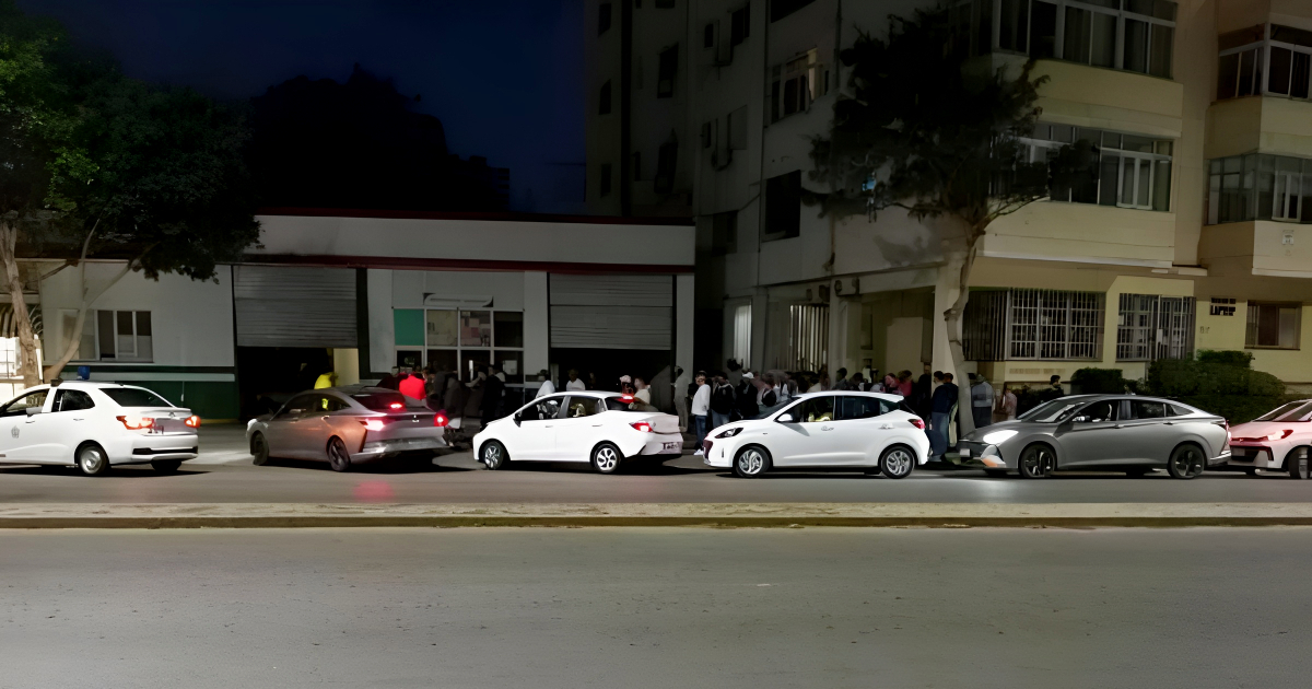 Cubans Accuse El Vedado Gas Station of Corruption: "The Same People Get Priority Every Day"
