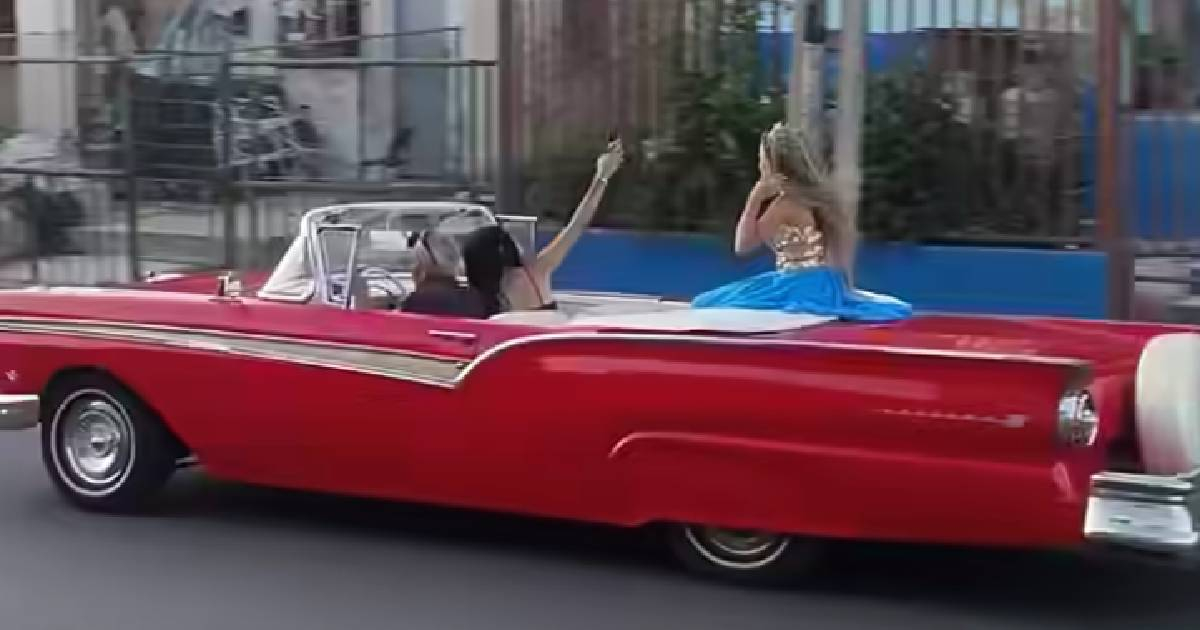 This is how they celebrated this young woman's 15th birthday in Cuba