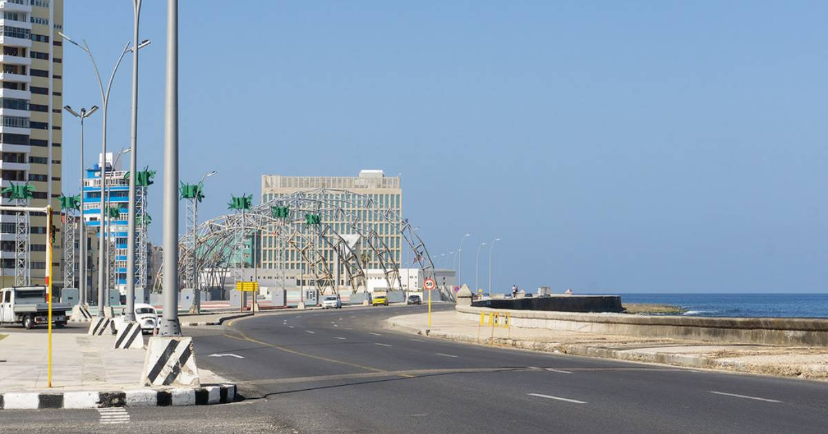 Malecon Closed at Dawn for Official Parade, Disrupting Havana Traffic