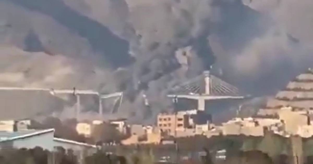 Trump Warns Iran After Destruction of Key Bridge, Urges Immediate Negotiation