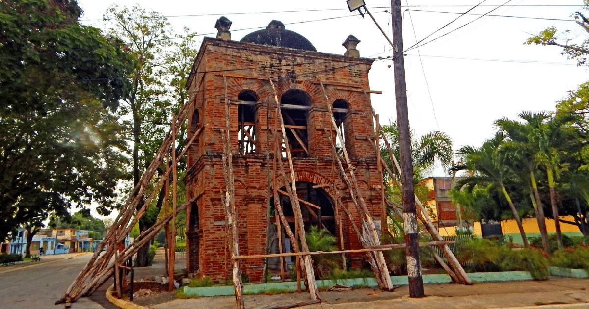 Bayamo's Iconic San Juan Evangelista Tower Faces Neglect and Potential Collapse