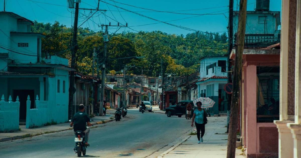 Two Armed Men on Motorcycle Rob Young Man on Managua Highway, Havana