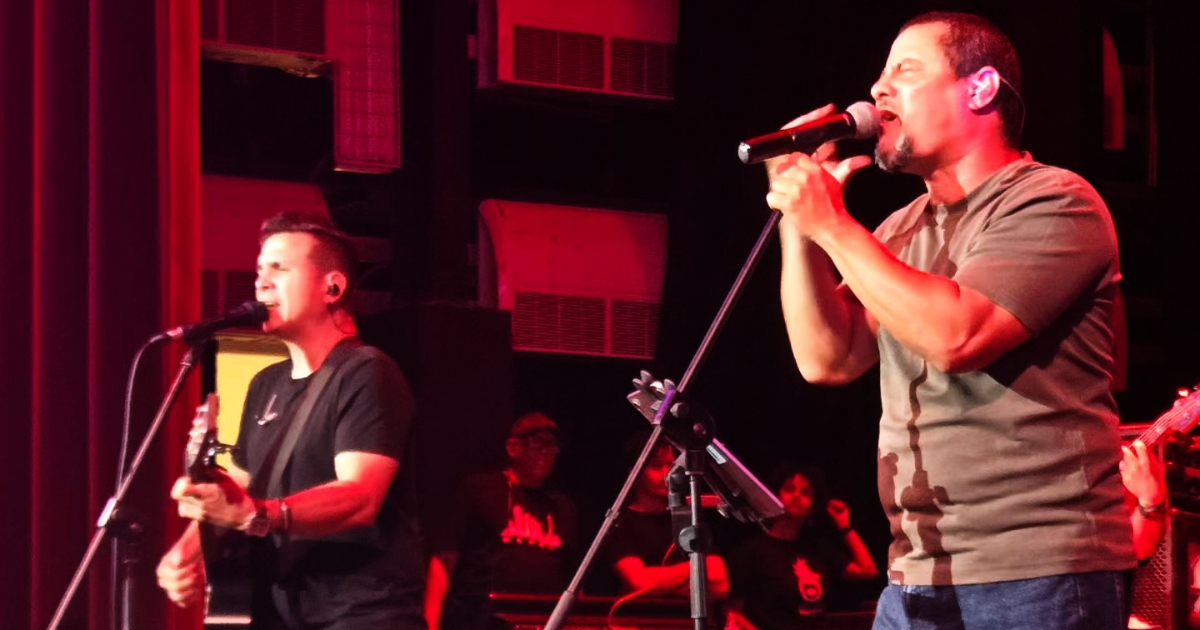 Buena Fe performs in Morón, and Israel Rojas takes the opportunity to promote "resilience and solar panels."