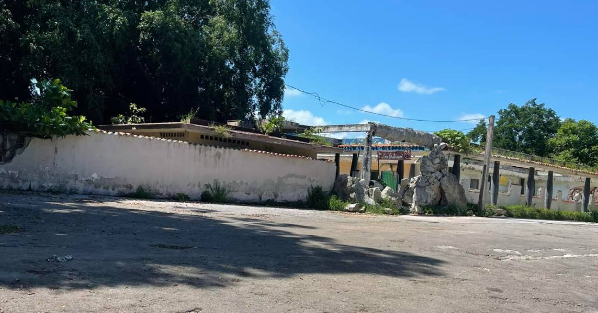 In ruins, the famous restaurant Los Siboneyes in La Lisa: "It was one of my favorites in Havana."