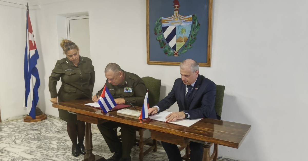 Firma de acuerdo de cooperación en materia de penitenciaría entre Cuba y Rusia. © Facebook/Embajada de Rusia en Cuba