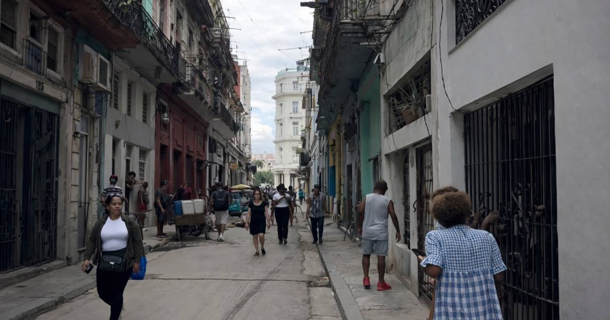 Cuban Content Creator Shares Frustrations of Life in Cuba