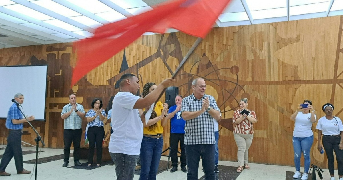 Régimen cubano abandera una "expedición de jóvenes" © X / @EnergiaMinasCub