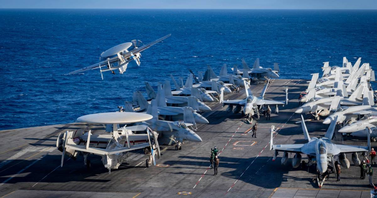 Imagen de archivo de operaciones aéreas en la cubierta de un portaaviones de la Armada de Estados Unidos durante ejercicios en alta mar. © Facebook/USS George H.W. Bush (CVN 77)