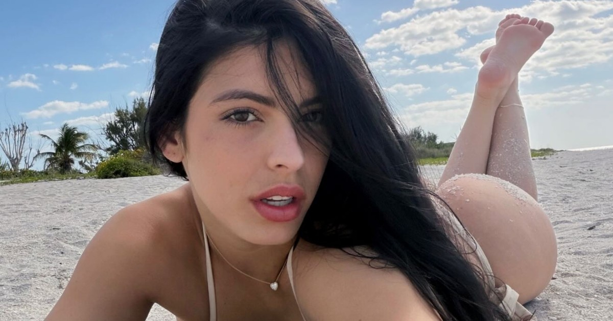 Rachel Arderi Captivates in Bikini During Beach Day Outing