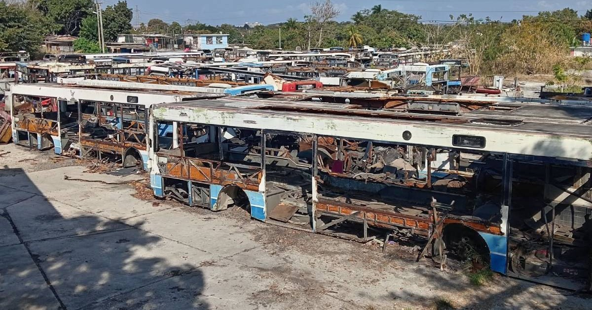 Collapse of Bus Production in Cuba: The "Evaporation" That No One Can Stop