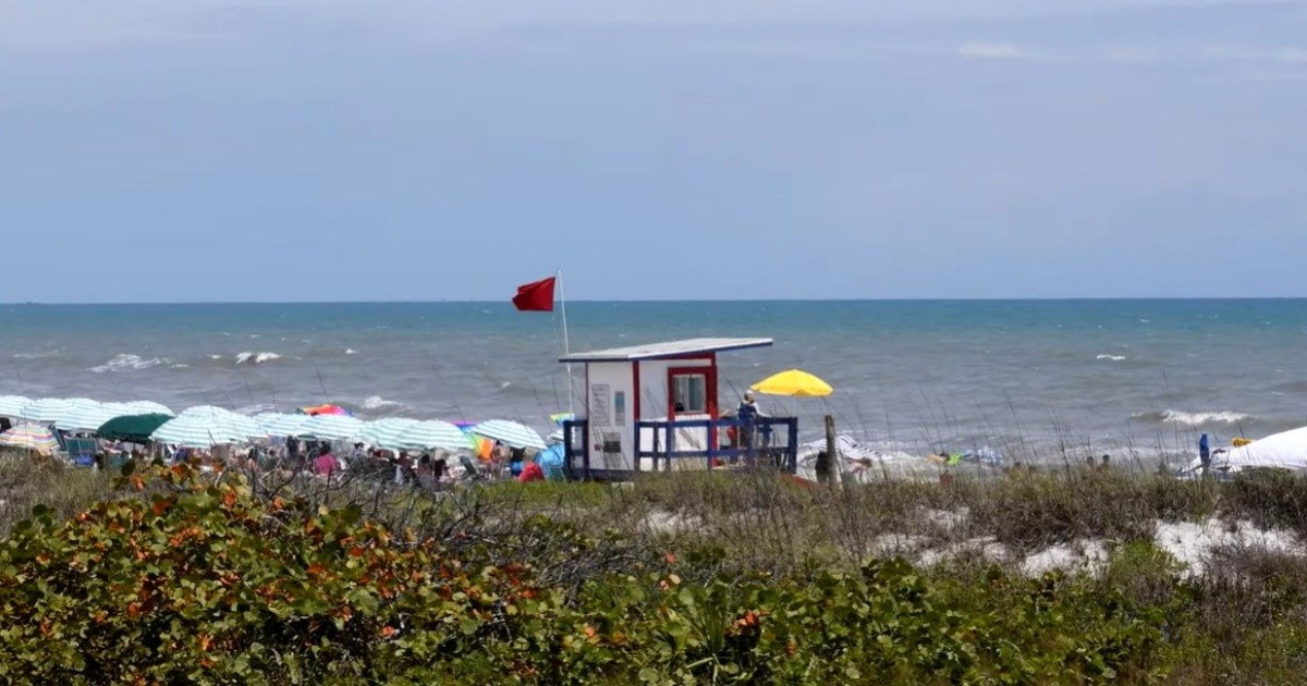 Two Tourists Drown in Florida Beach While Trying to Save a Child