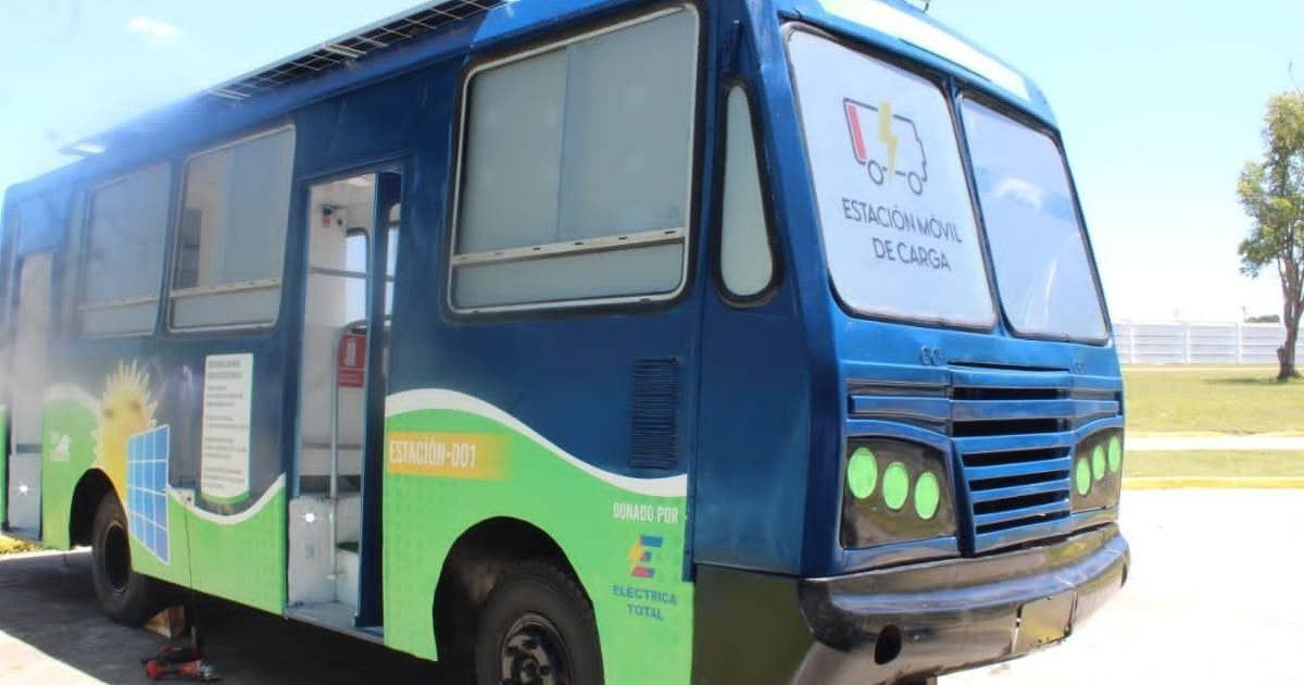 Solar-Powered Bus Unveiled Amidst Blackouts and Transport Woes at Villa Clara Energy Expo