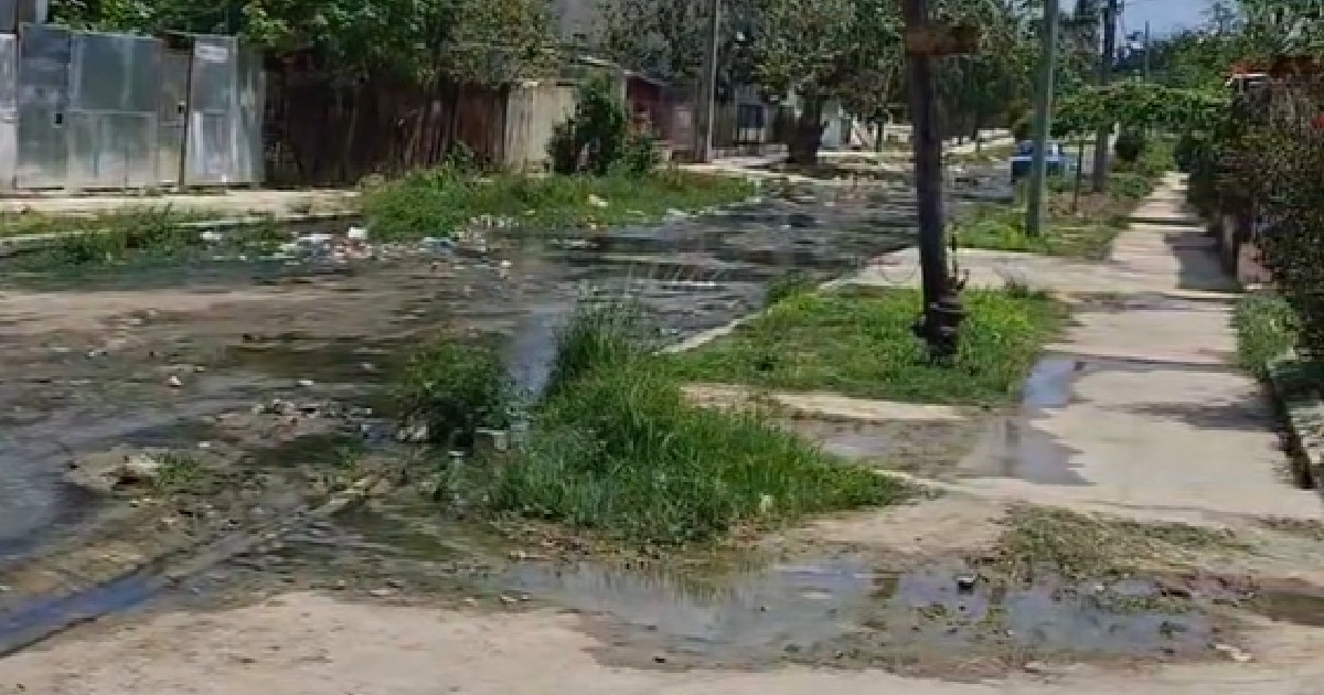 "A tremendous mess": Cuban denounces sewage water flooding a street with a school and daycare center