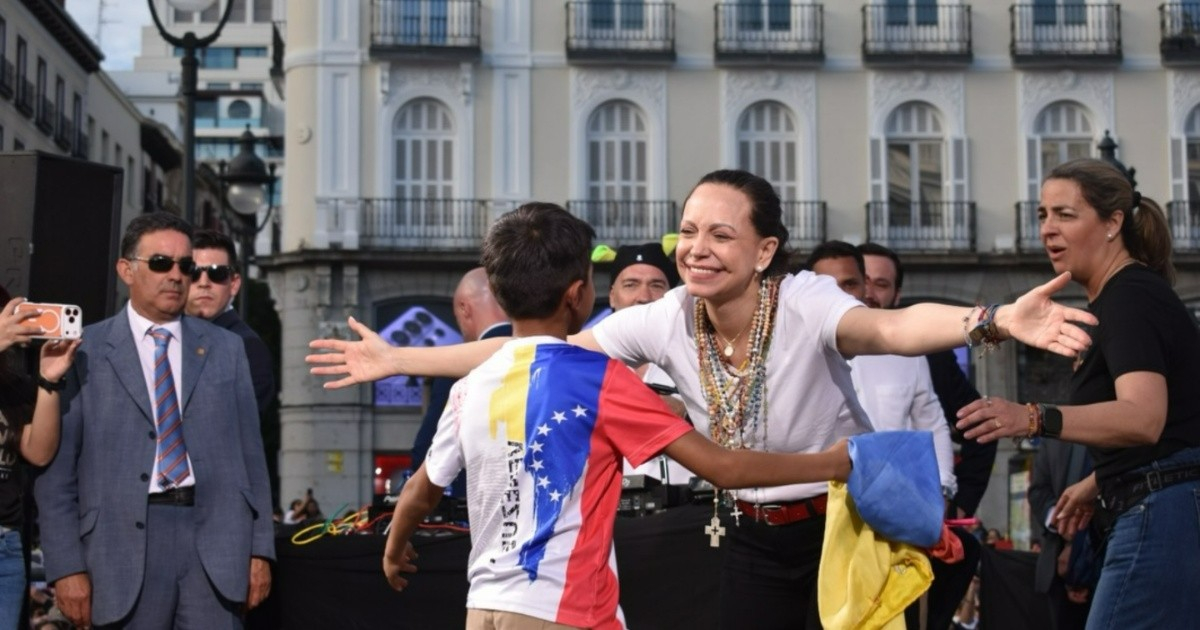 María Corina Machado claims that she is "in communication" with individuals from the regime in Venezuela for a "peaceful transition process."