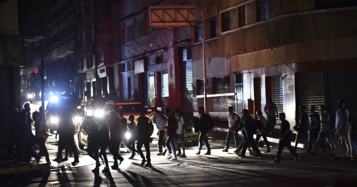 Venezuela is negotiating with Siemens and General Electric to address the electricity crisis