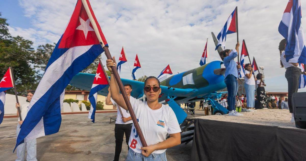 The regime boasts support in Egypt for its declaration of Girón while mobilizing signatures within Cuba