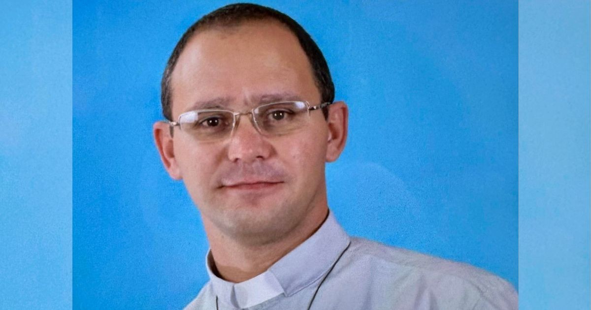 Priest Severely Injured in Fall from Church Roof in Cienfuegos