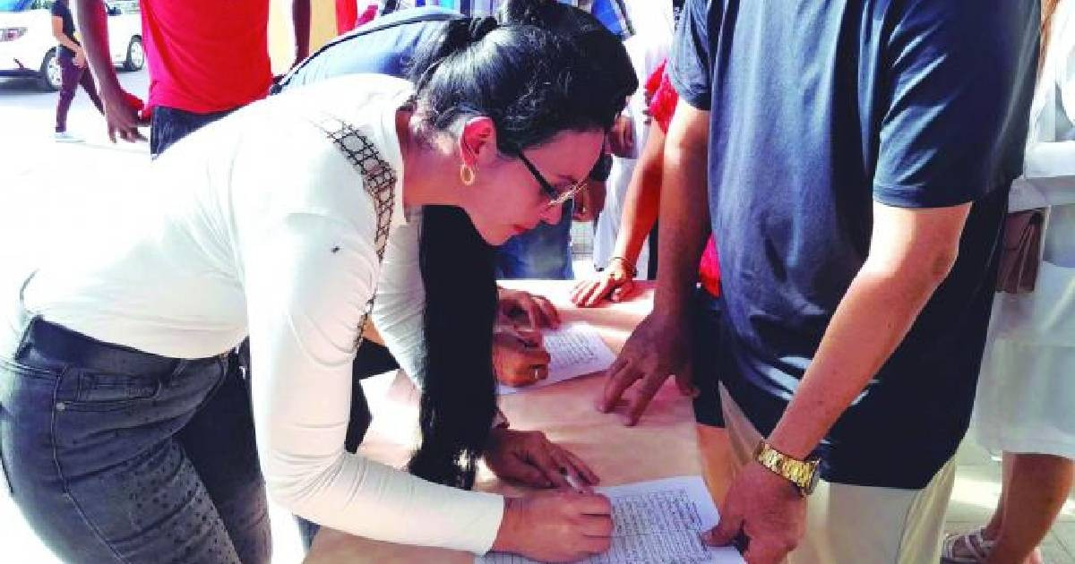 Residents of Cárdenas Defy Pressure, Refuse to Sign Government Document